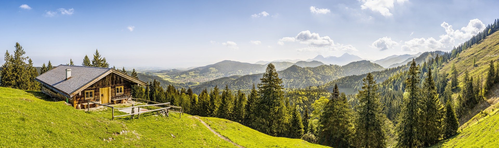 Berglandschaft mit Hütte