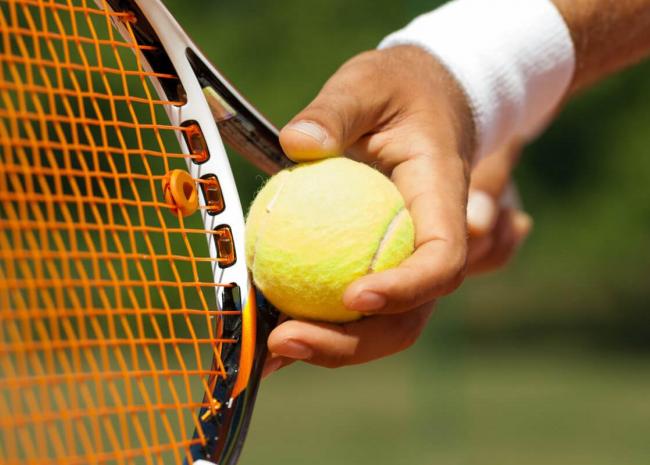 Tennis Aufschlag