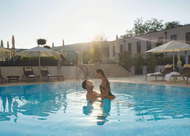 Paar im Pool Paar im Pool